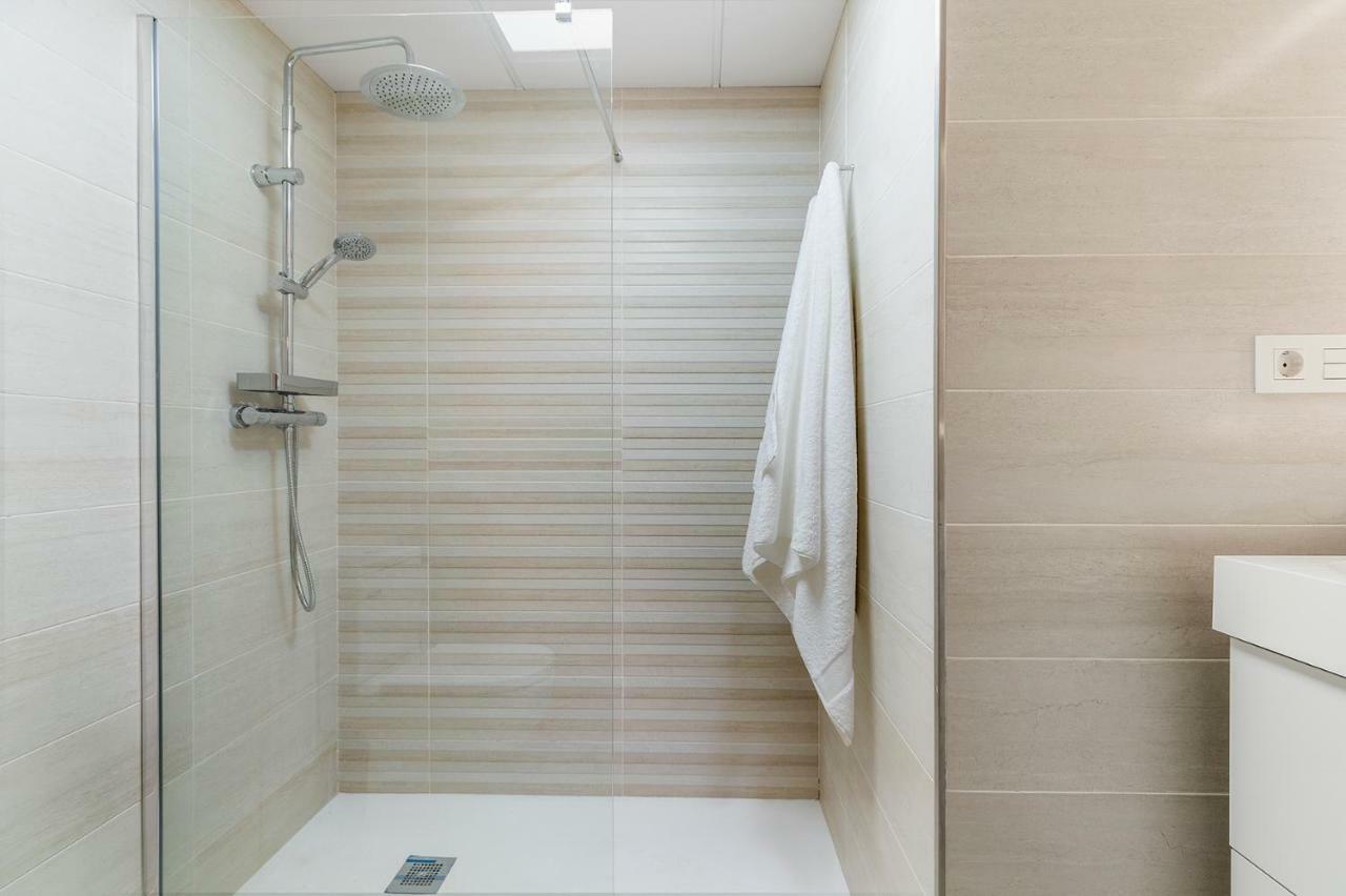 Apartamento Lujo Ancha Del Carmen マラガ エクステリア 写真